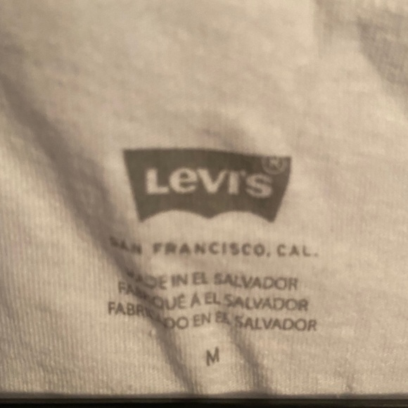 Levi’s tshirt - Picture 3 of 3